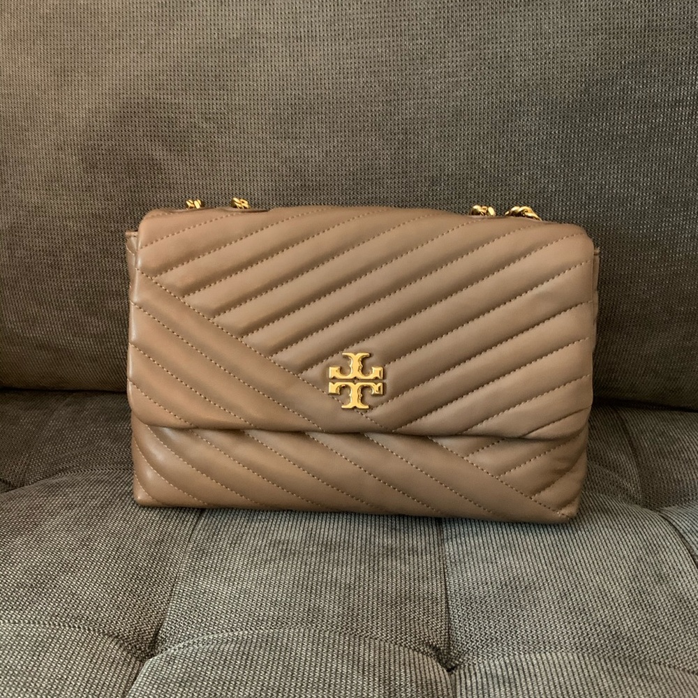 Tory Burch Quilted Chevron Crossbody Bag in Taupe